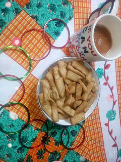 आटे की मठरी(aate ki mathri recipe in hindi) रेसिपी मुख्य फोटो