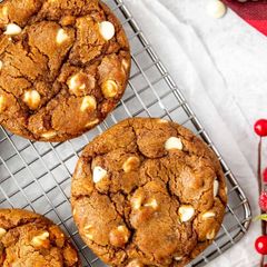 A picture of Bakery Gingerbread White Chocolate Cookies.