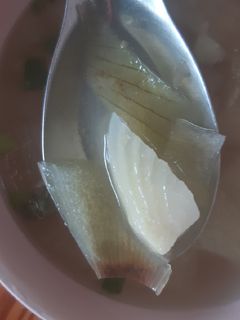 รูปของ Onion Scrap Clear Soup ซุปเปลือก +หัว+ท้ายหัวหอม