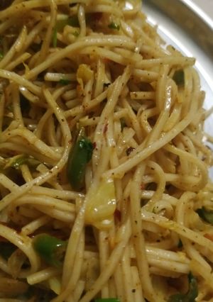 नूडल्स (Noodles recipe in hindi) रेसिपी मुख्य फोटो
