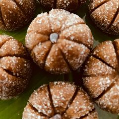 A picture of Biscoff pumpkin peda.