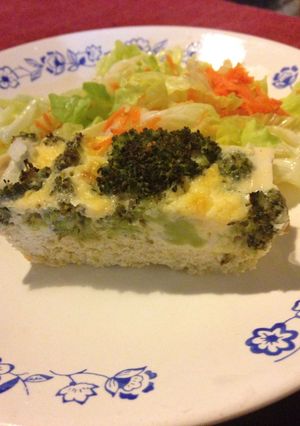 Una foto de Pastel de brócoli con masa de pollo