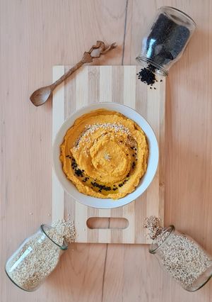 Una foto de Hummus con zanahoria 🥕