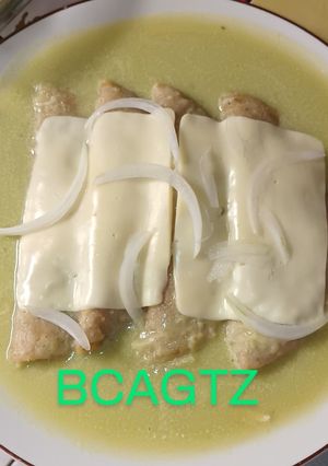 A picture of Enchiladas Suizas.