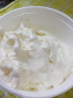 Una foto de Helado cremoso de limón fácil, sin gluten y light! 🍦