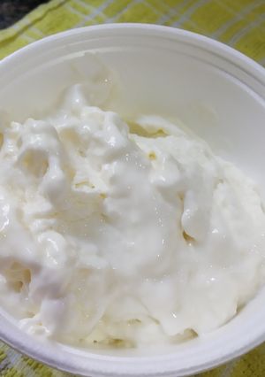 Una foto de Helado cremoso de limón fácil, sin gluten y light! 🍦