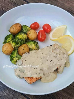 Foto resep Salmon steak with creamy mushroom sauce