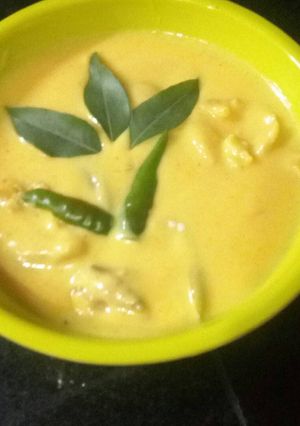 A picture of Dahi kadi.