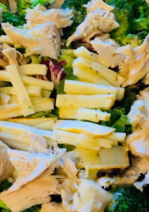 Una foto de Ensalada de Brócoli con Pollo