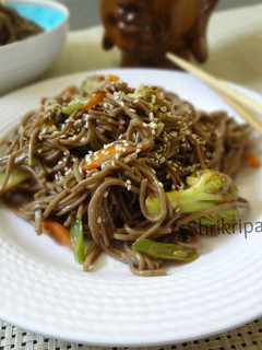 A picture of Soba Noodles with Vegetables in Honey based sauce:.