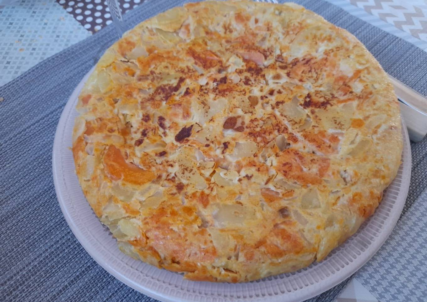 Tortilla de patatas ligera con boniato