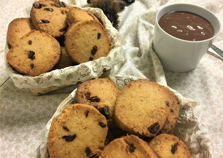 Galletas de mantequilla con castañas y chocolate