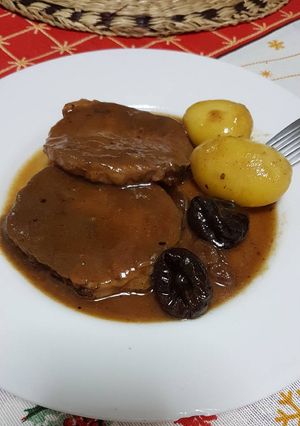 Foto principal de Redondo de cerdo relleno en salsa de vino Sansón
