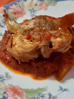 Foto principal de Codornices con tomate y alcachofas, con toque picante