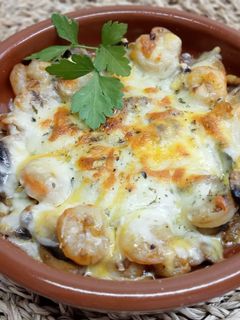 Una foto de Champiñones gratinados con gambas