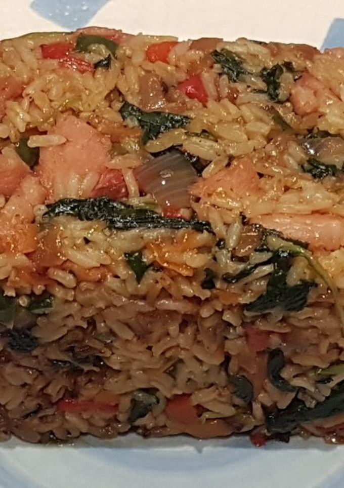 Una foto de Arroz frito con chuleta de cerdo ahumada y toque Barbacoa