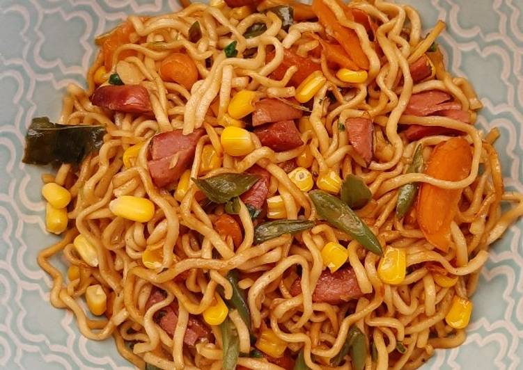 Langkah Mudah untuk Membuat Bakmi goreng sosis sayur Anti Gagal