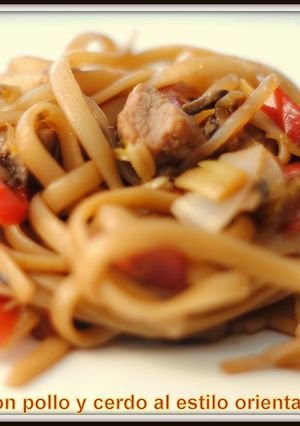 Foto principal de Tallarines con pollo y cerdo al estilo asiático