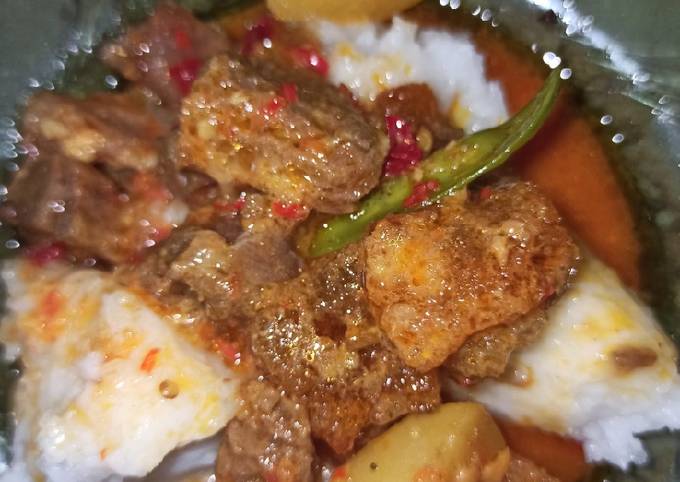 Ini dia! Bagaimana cara membuat Lontong "kari sapi tanpa presto" untuk Lebaran dijamin spesial