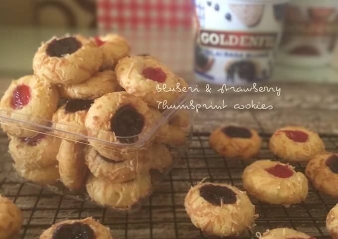 Recipe: Yummy Strawberry thumbprint cookies