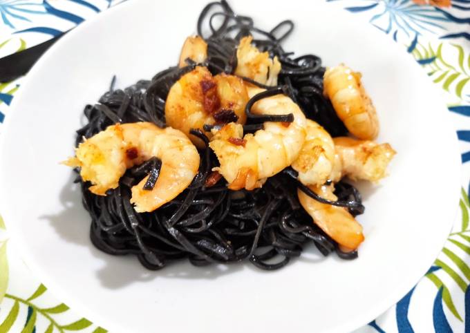 Espaguetis Negros Con Langostinos Al Ajillo Un Poco Picante Receta De Caos Culinario 🧑‍🍳 Cookpad 7113