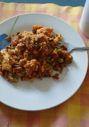 Una foto de Huevo con nopales y chorizo. ॐ