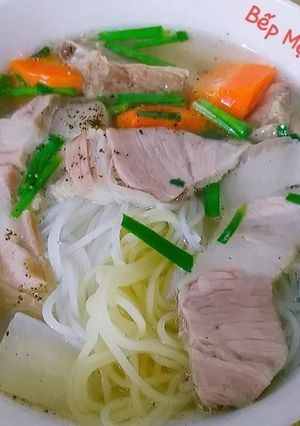 Hình của món Hủ tiếu mì xương và thịt.
