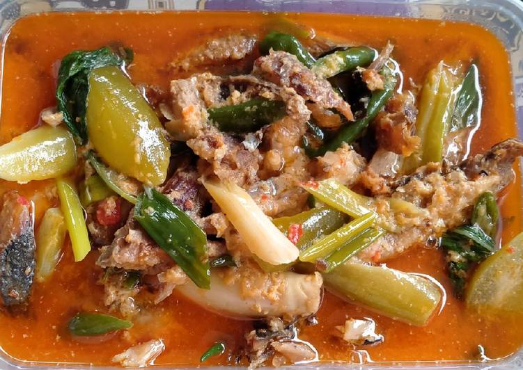 Resep Ikan asap kuah santan, Bisa Manjain Lidah