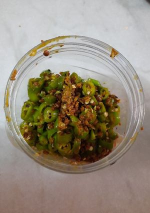 A picture of Mirch achaar.