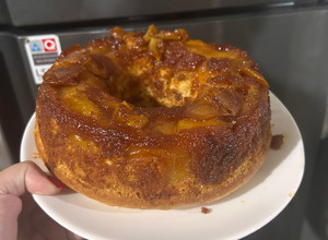 Una foto de Torta invertida de manzana