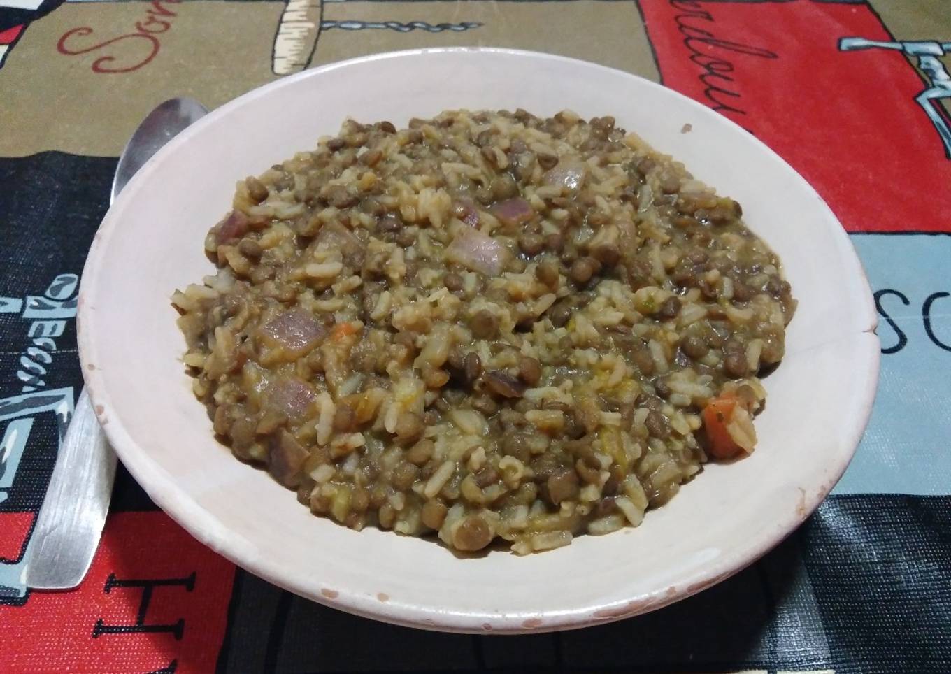 Arroz salteado con lentejas