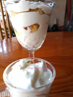Una foto de Copa al toque cítrico con sobados pasiegos