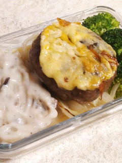 奶油蕈菇漢堡肉義大利麵 的食譜成品照片