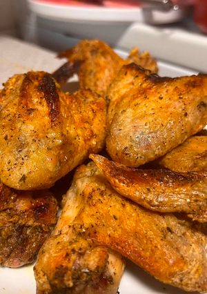 A picture of Crispy air fryer chicken wings.