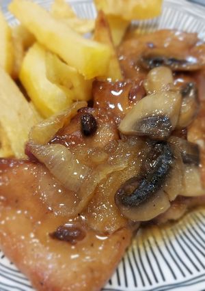 Una foto de Escalopines de cerdo con salsa de Moscatel