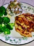 Pollo asado, con brócoli salteado y papa sancochada con margarina