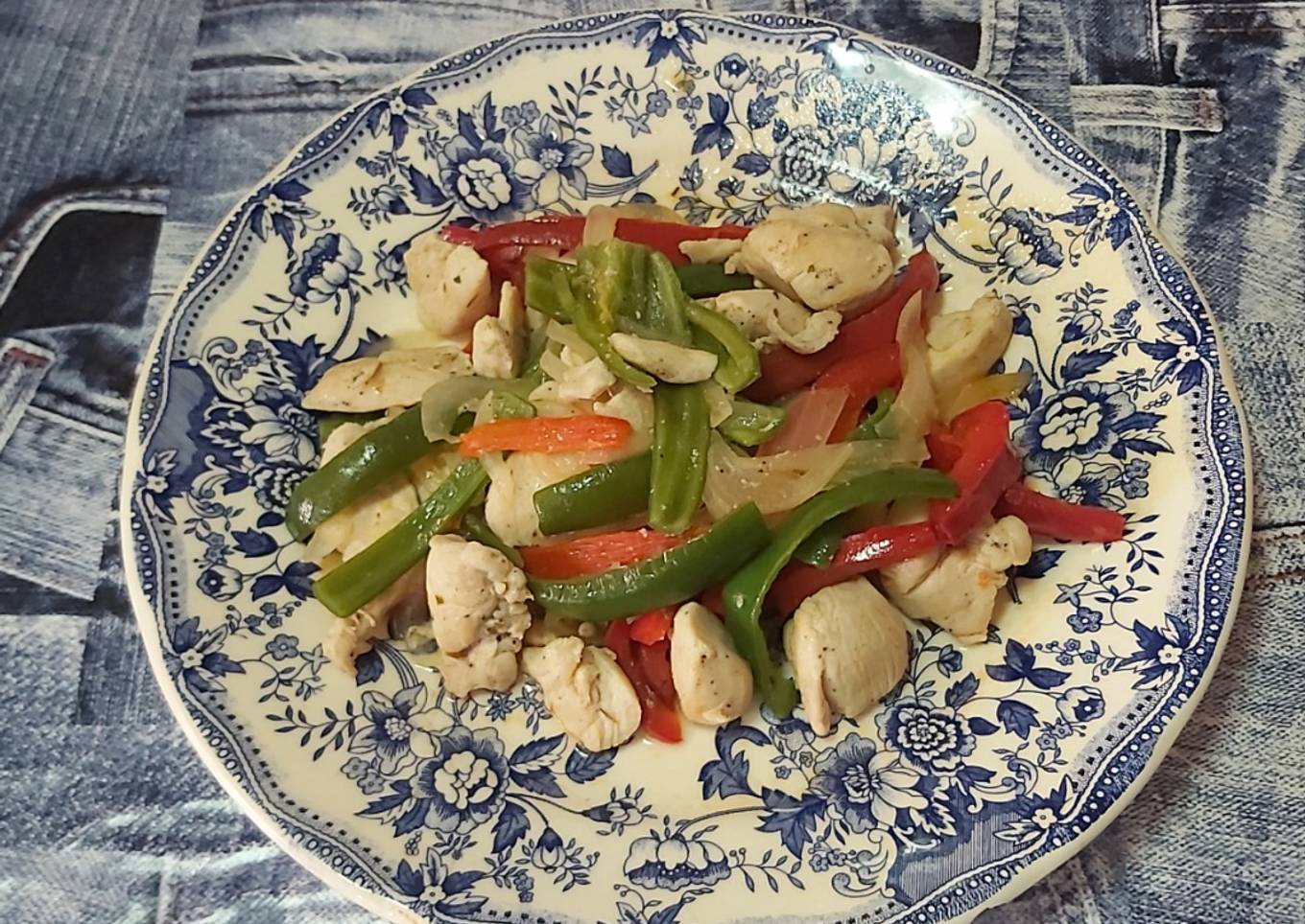 Pollo al vino blanco