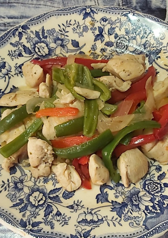 Una foto de Pollo al vino blanco