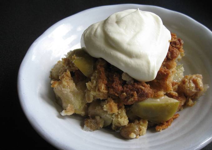 ANZAC Apple Crumbles