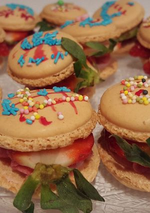 Foto principal de Macarons rellenos de fresa fresca y buttercream
