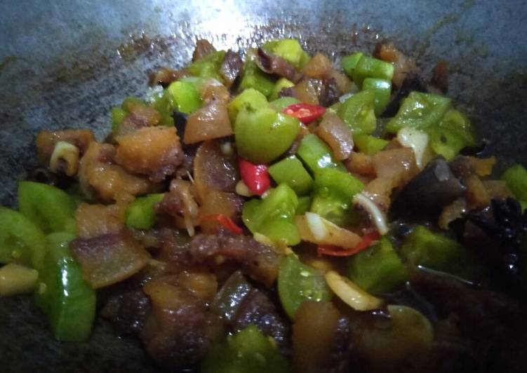 132. Oseng cingur tomat ijo