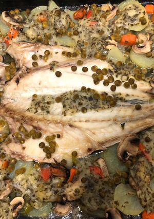 Una foto de Lubina al horno con salsa verde y Mejillones