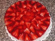 Una foto de gelatina de fresas con yogurt