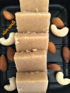ગોળ પાપડી (Gol Papdi Recipe In Gujarati) રેસીપી મુખ્ય ફોટો