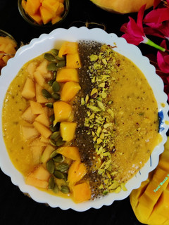 मैंगो मेलन स्मूदी (mango melon smoothie recipe in Hindi) रेसिपी मुख्य फोटो