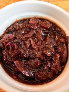 Lilahagyma jam recept fotója