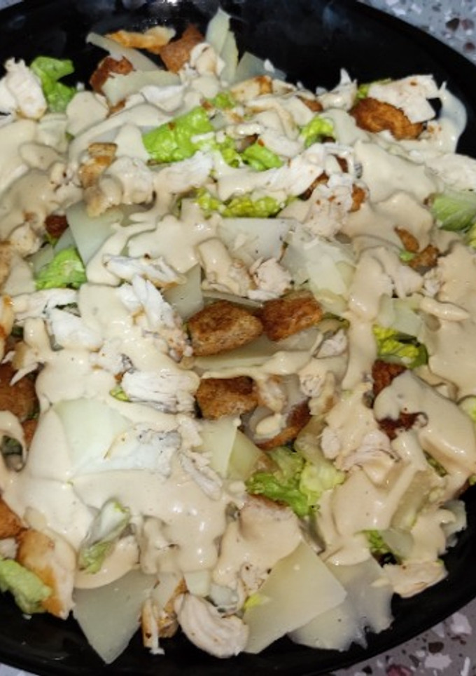 Una foto de Ensalada César con pollo