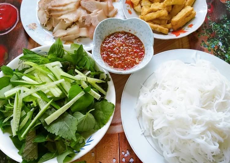 Bún thịt luộc,đậu hủ,rau sống mắm nêm