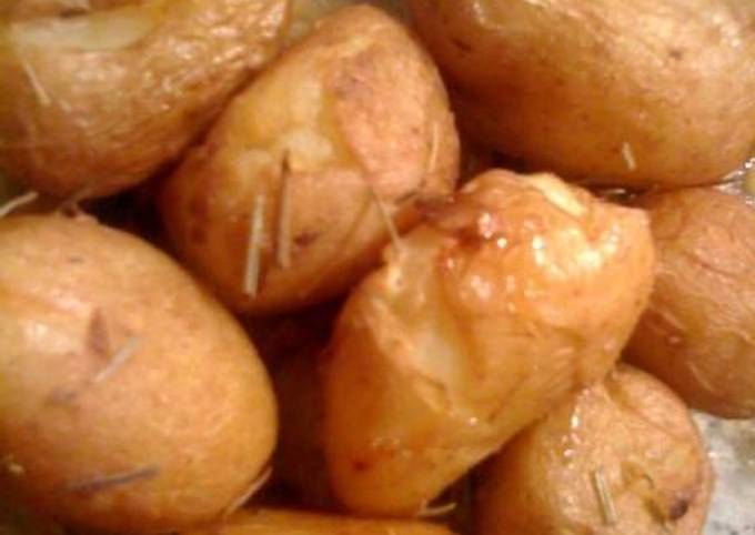 κύρια φωτογραφία συνταγής Πατάτες baby πεντανόστιμες