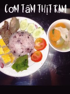 Hình của món Cơm tấm phiên bản thịt ram.